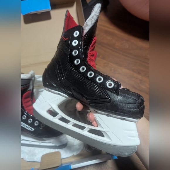 Bauer Youth Skates size 1 - Picture 2 of 4